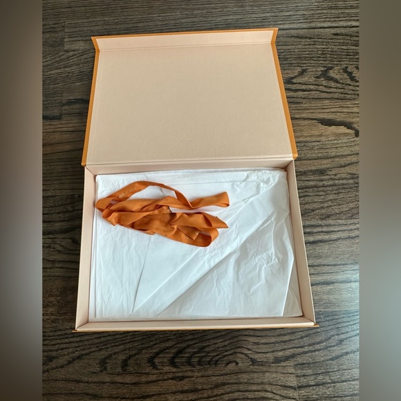 L2. Authentic Louis Vuitton Box & Ribbon - Picture 2 of 6